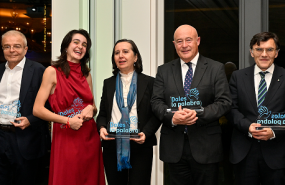 1 foto grupal de los premiados 1 foto grupal de los premiados