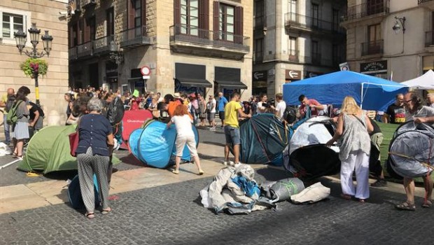 ep acampada independentistala plaza sant jaumebarcelona