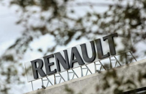 ep archivo   cartel de renault en un concesionario
