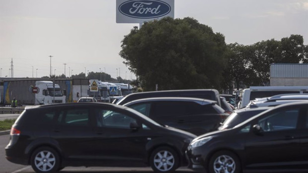 ep archivo   coches aparcados en la entrada de la factoria de ford espana en almussafes en el