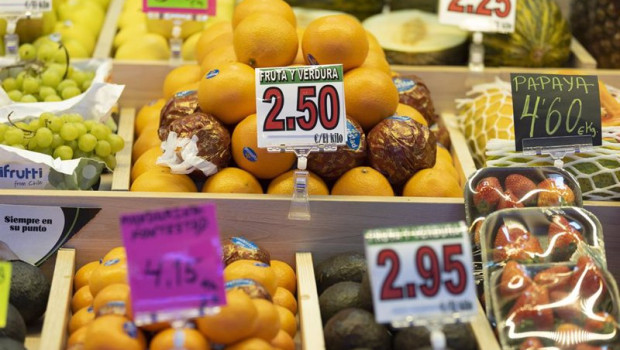 ep archivo   diferentes frutas en una fruteria en un puesto de un mercado a 15 de marzo de 2023 en