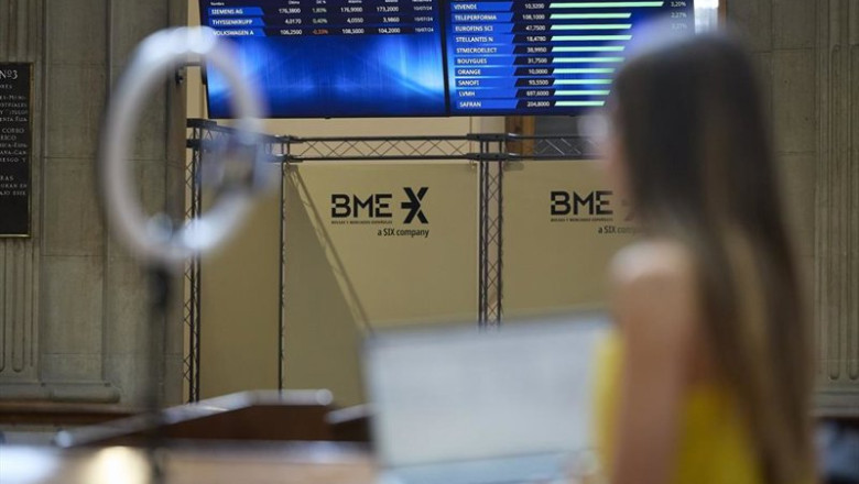 ep archivo   foto de archivo paneles del ibex 35 en el palacio de la bolsa de madrid