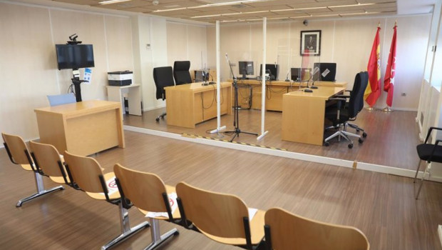 ep archivo   mamparas en una de las salas de los nuevos juzgados y la fiscalia de lo social en la