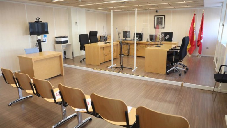 ep archivo mamparas en una de las salas de los nuevos juzgados y la fiscalia de lo social en la ep archivo mamparas en una de las salas de los nuevos juzgados y la fiscalia de lo social en la