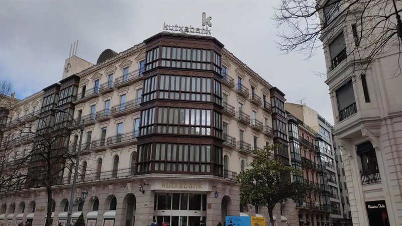 Kutxabank gana 332,4 millones hasta junio (+26,1%) y destina la mitad a dividendo social