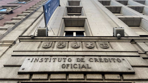 ep archivo   una de las puertas de acceso de la sede del ico instituto del credito oficial en el