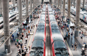 ep archivo varias personas en los uno de los andenes de la estacion puerta de atocha almudena ep archivo varias personas en los uno de los andenes de la estacion puerta de atocha almudena