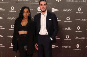 ep carlo costanzia y mel hidalgo en la alfombra roja de los40 music awards