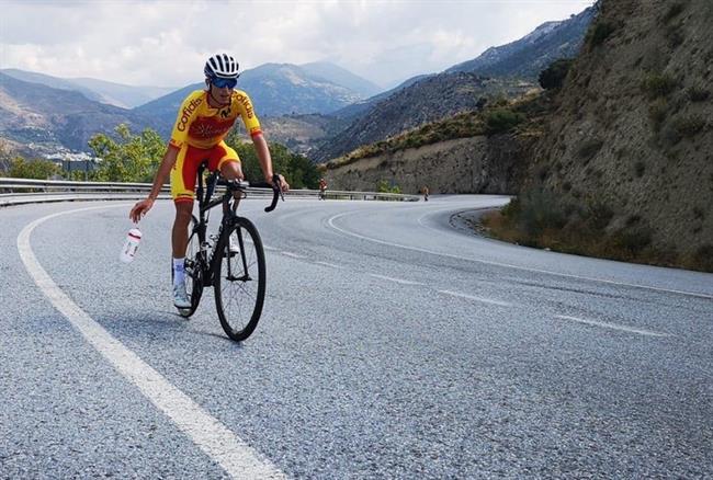 El ciclista español Enric Mas, durante un entrenamiento | @ENRICMASNICOLAU ep ciclista espanol enric mas duranteentrenamiento