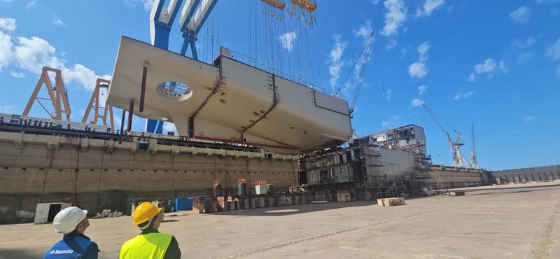 ep colocacion de la macroestructura del bam is en el dique del astillero de navantia puerto real