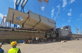 ep colocacion de la macroestructura del bam is en el dique del astillero de navantia puerto real