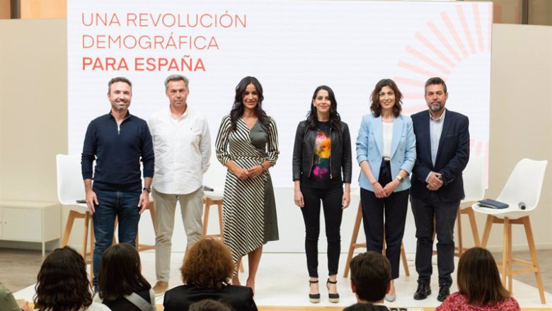 ep el diputado guillermo diaz la vicealcaldesa de madrid begona villacis la portavoz en el congreso ep el diputado guillermo diaz la vicealcaldesa de madrid begona villacis la portavoz en el congreso