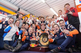 ep el piloto espanol de motogp marc marquez repsol honda celebra con su equipo su victoria en el