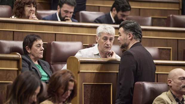 ep el portavoz de erc en el congreso gabriel rufian d conversa con la portavoz de eh bildu en el