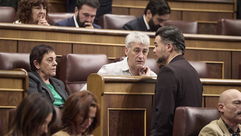 ep el portavoz de erc en el congreso gabriel rufian d conversa con la portavoz de eh bildu en el