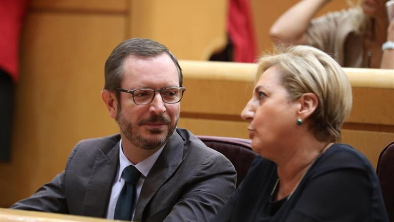 El portavoz del PP en el Senado, Javier Maroto, y la senadora Paloma Sanz Jerónimo sentadas en sus escaños durante la segunda sesión del primer pleno de la XIII legislatura, en Madrid (España) a 11 de septiembre de 2019. | Marta Fernández Jara - Europa Press ep el portavoz del pp en el senado javier maroto y la senadora paloma sanz jeronimo sentadas en sus