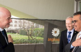 ep el presidente de la fifa gianni infantino con el director general de la oms el doctor tedros