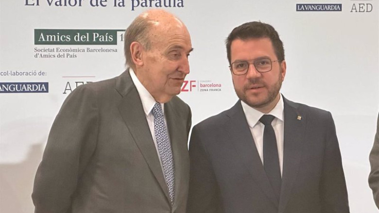 ep el presidente de la generalitat pere aragons con el presidente de la societat econmica ep el presidente de la generalitat pere aragons con el presidente de la societat econmica