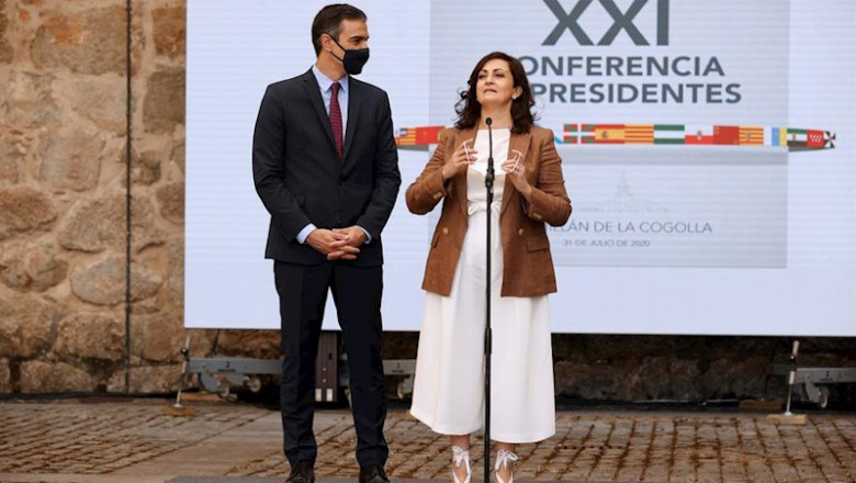 El presidente del Gobierno, Pedro Sánchez, escucha la intervención de la jefa del Ejecutivo de la Rioja, Concha Andreu, al inicio de la Conferencia de Presidentes en el Monasterio de Yuso, en San Millán de la Cogolla, La Rioja (España) | Pool ep el presidente del gobierno pedro sanchez escucha la intervencion de la jefa del ejecutivo de la