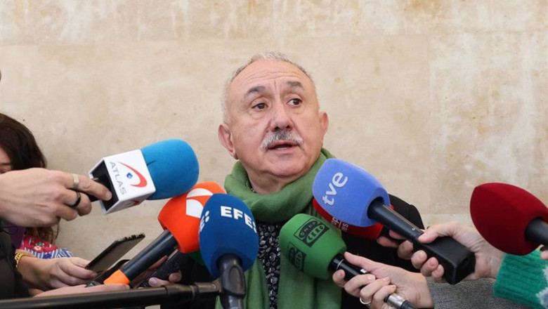 ep el secretario general de ugt pepe alvarez atiende a los medios durante la reunion de la mesa de ep el secretario general de ugt pepe alvarez atiende a los medios durante la reunion de la mesa de