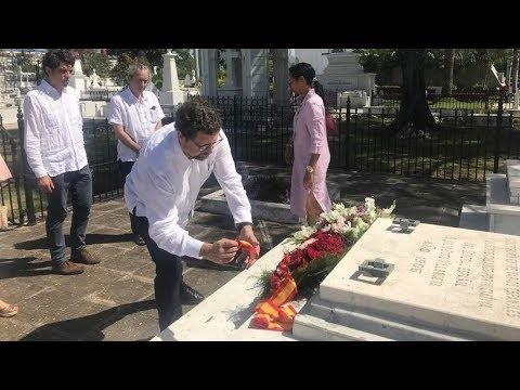 Embajador español poniendo flores por los caídos en la guerra de 1898 | YOUTUBE ep embajador espanol poniendo floreslos caidosla guerra1898