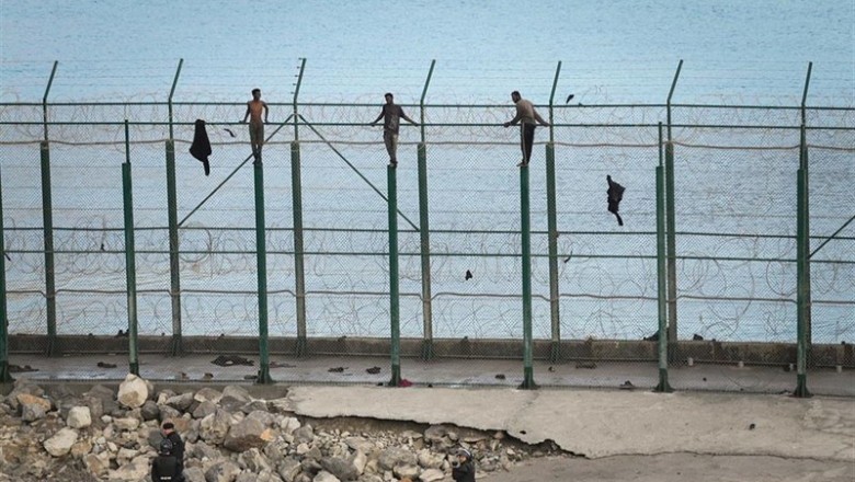 ep en la image tres de un total de 153 migrantes entran en ceuta saltando su doble valla en la ep en la image tres de un total de 153 migrantes entran en ceuta saltando su doble valla en la