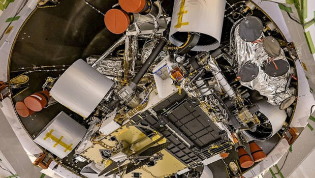 ep etapa de descenso acoplada al rover perseverance previamente plegado