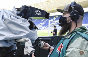 ep imagen de un camara de television durante un partido de la bundesliga a puerta cerrada