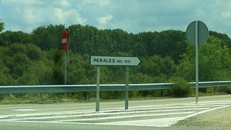 ep imagen de un cartel senalizando la entrada a perales del rio ep imagen de un cartel senalizando la entrada a perales del rio