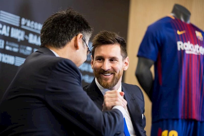 https://img6.s3wfg.com/web/img/images_uploaded/4/5/ep_josep_maria_bartomeu_y_leo_messi.jpg