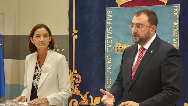La ministra de Industria, Reyes Maroto, y el presidente del Principado de Asturias, Adrián Barbón, en rueda de prensa. | EUROPA PRESS ep la ministraindustria reyes maroto ypresidenteprincipadoasturias adrian barbon en ruedaprensa