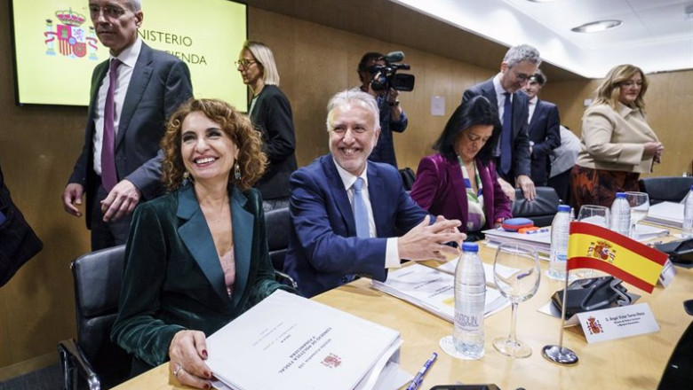 ep la vicepresidenta primera del gobierno y ministra de hacienda maria jesus montero y el ministro ep la vicepresidenta primera del gobierno y ministra de hacienda maria jesus montero y el ministro
