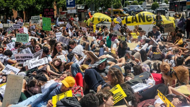 ep los manifestantela protestamadridmovimiento fridays for future contracambio climaticotumbanlas inmediacionescongresolos diputadosla plazaneptuno