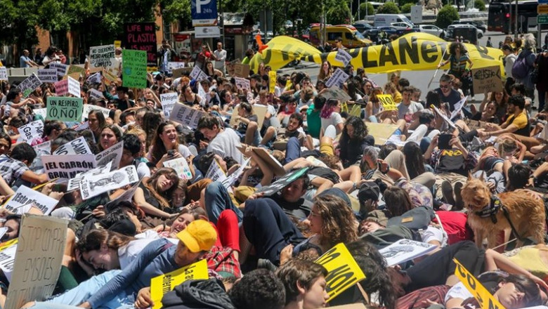 ep los manifestantela protestamadridmovimiento fridays for future contracambio climaticotumbanlas inmediacionescongresolos diputadosla plazaneptuno