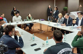 ep momento de la reunion de scar ordeig con los agricultores ep momento de la reunion de scar ordeig con los agricultores