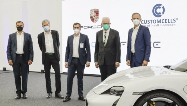 ep porsche invierte decenas de millones para controlar el productor de celdas para baterias