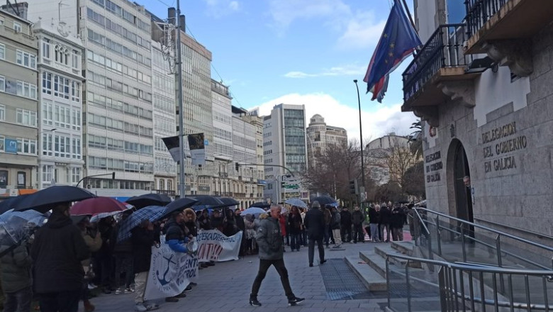 ep protesta de pescadores ante la delegacion del gobierno en a coruna