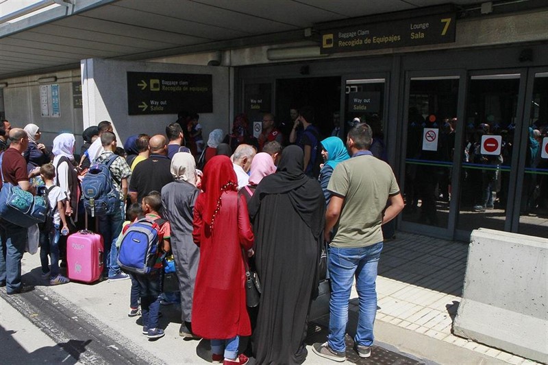 Refugiados sirios llegan a España | MINISTERIO DE INTERIOR ep refugiados sirios lleganespana
