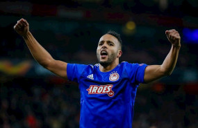 ep youssef el arabi celebra un gol del olympiacos ante el arsenal en la liga europa