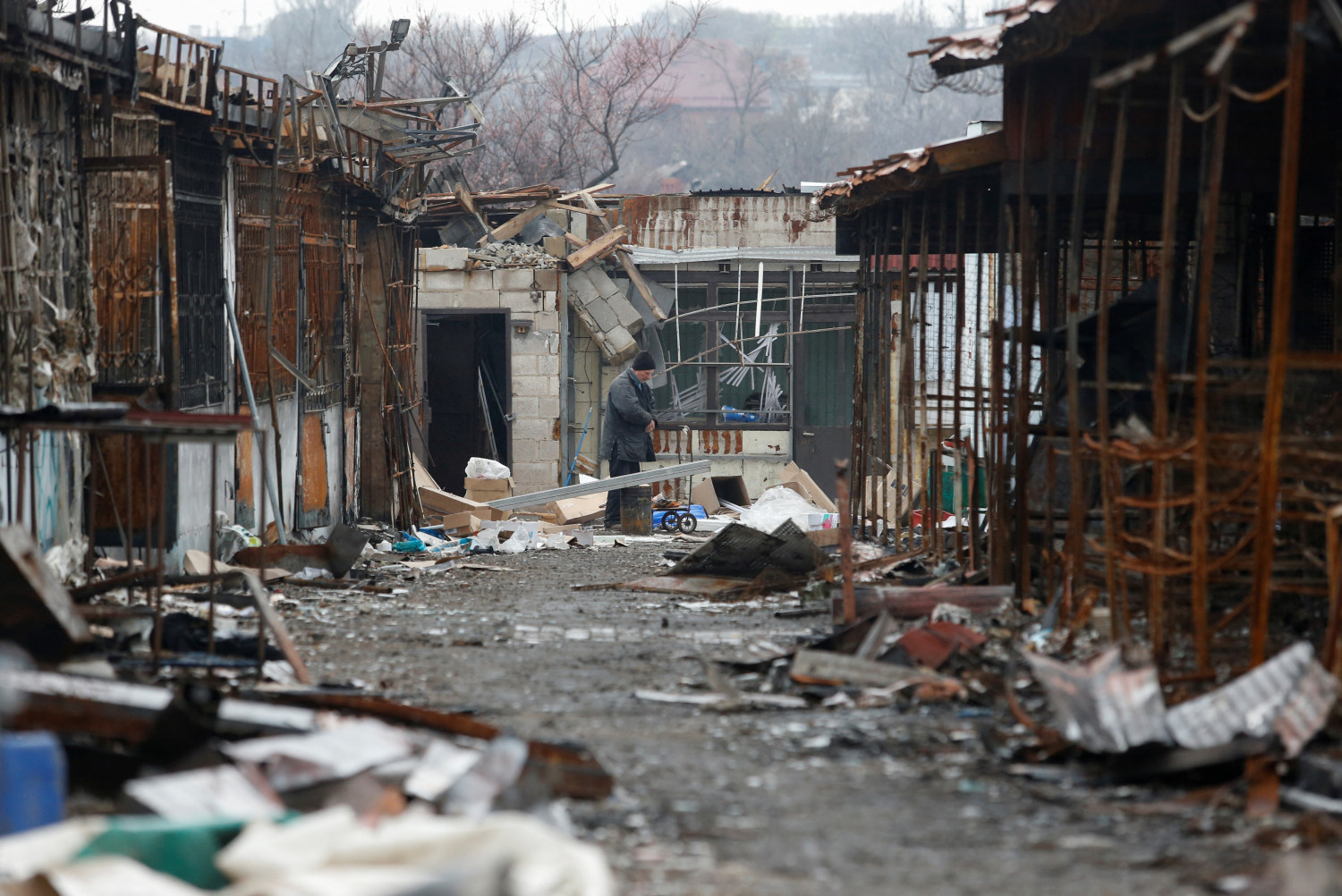 ukraine les combats font rage autour de l acierie et du port de marioupol 