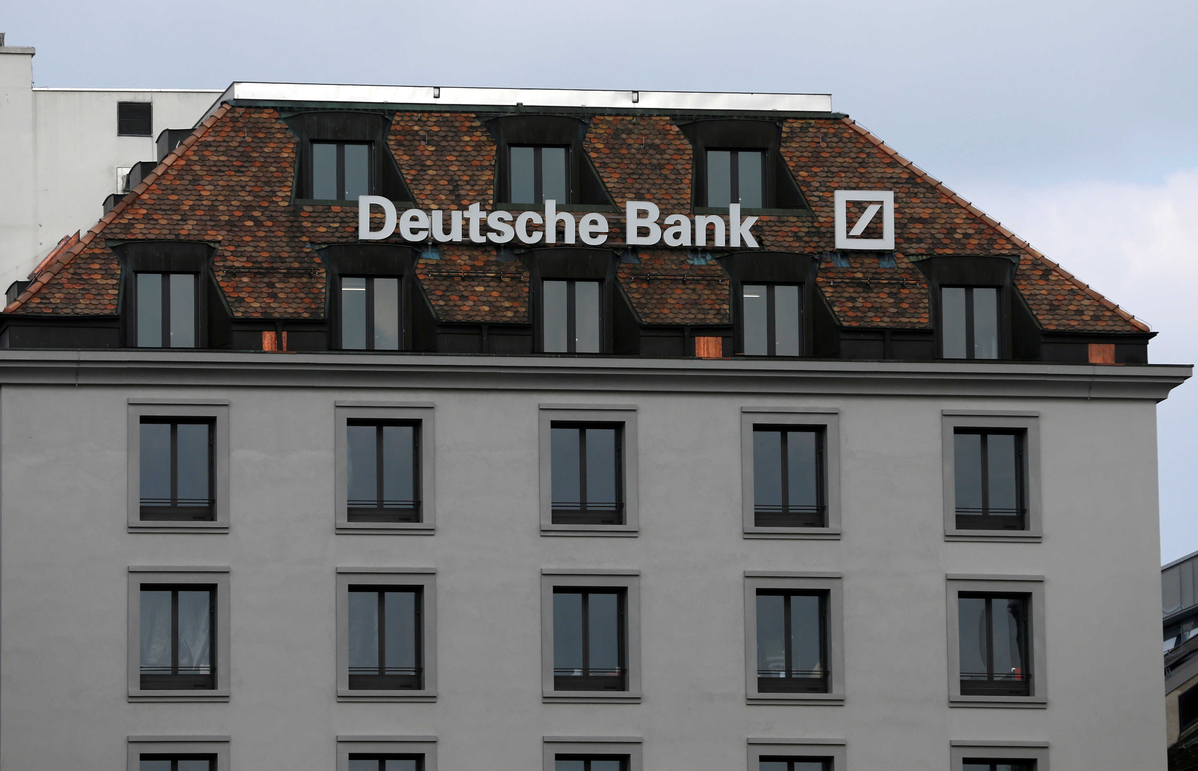 deutsche-bank-envisage-de-se-transformer-en-holding