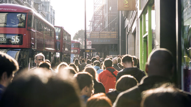 dl london shopping crowd street retail footfall shops oxford street commuters pedestrians pb