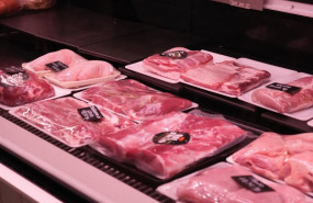 ep archivo   carne de cerdo expuesta en un mercado a 2 de diciembre de 2025 en barcelona catalunya