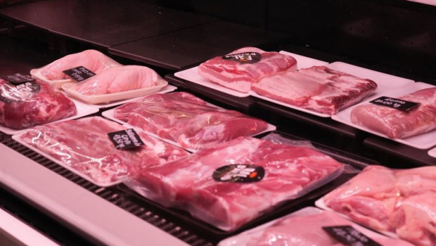 ep archivo   carne de cerdo expuesta en un mercado a 2 de diciembre de 2025 en barcelona catalunya