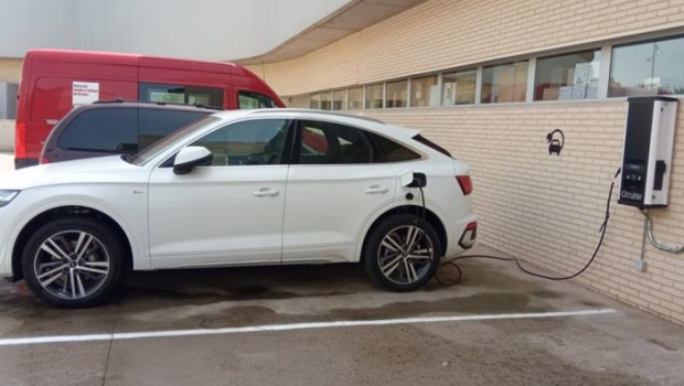 ep archivo   el punto de recarga de coches electricos en el banco de sangre y tejidos de aragon