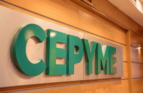 ep archivo   imagen del logo de cepyme en la pared de la sede de la confederacion