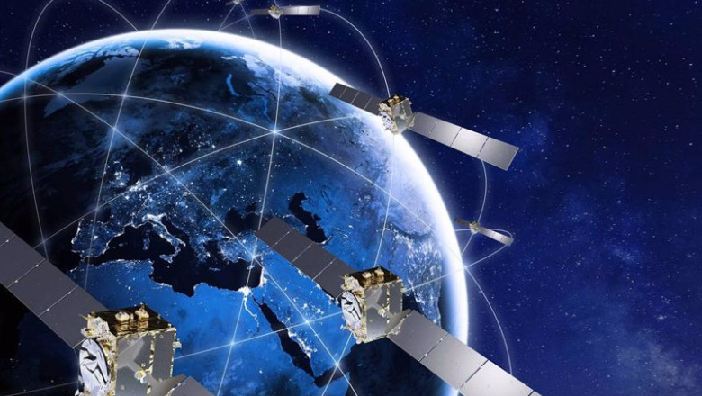 Archivo - Simulación de satélites en el espacio alrededor de la tierra | THALES ALENIA SPACE - Archivo ep archivo - simulacion de satelites en el espacio alrededor de la tierra