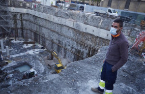 ep archivo   un trabajador de la construccion trabajando en una obra el dia en el que se reactiva la