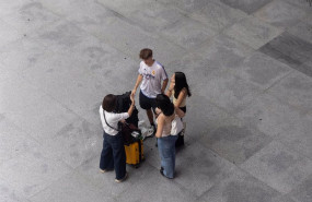 ep archivo   varias personas con maletas en la estacion de puerta de atocha almudena grandes a 19 de