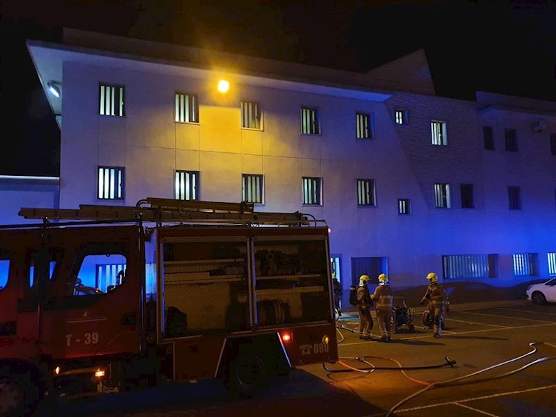 ep bomberos de zaragoza sofocan un incendio en el centro de menores de juslibol ep bomberos de zaragoza sofocan un incendio en el centro de menores de juslibol